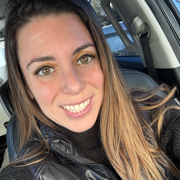 Meet your Posher, Christin - Picture 1 of 1